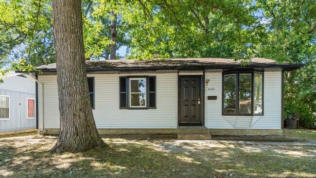 Building Photo - COMING SOON! 3 BEDROOM HOME!