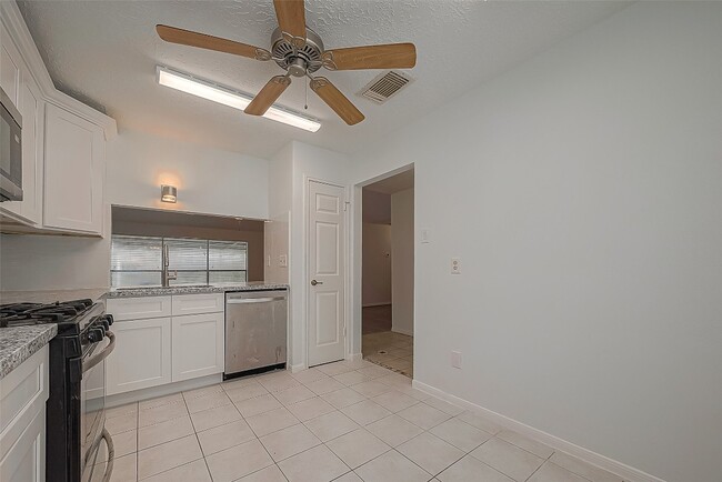 Building Photo - 4431 Duesenberg Dr