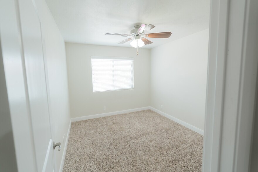 Building Photo - 2545 Bella Vista Dr