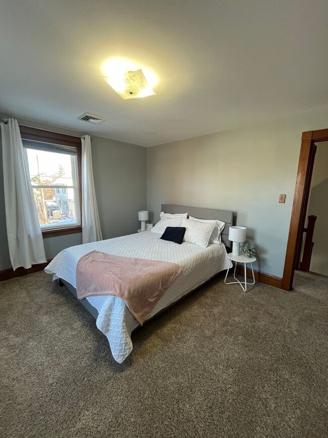 Building Photo - Spacious 4-Bedroom Home with Sunroom, Garage & Private Driveway!