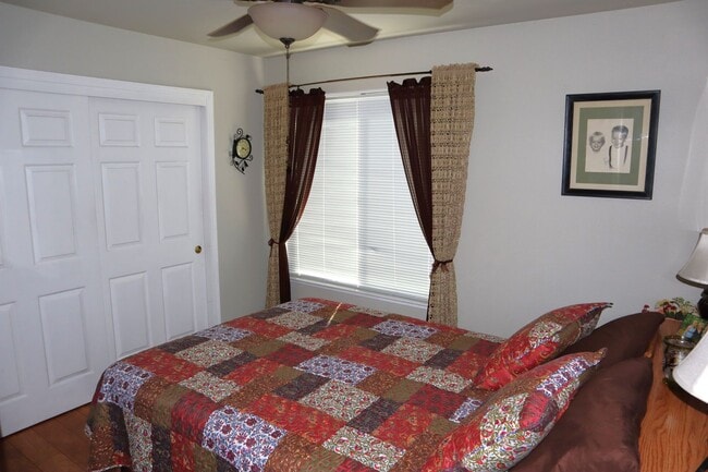 Building Photo - Oroville-Furnished-Turnkey-3 bedroom 2 bath home, hot tub, gazebo, landscaped yard, solar