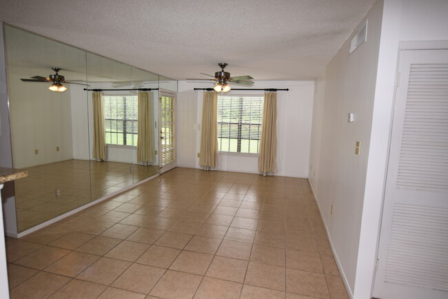 Building Photo - 2 Bedroom, 2 Bath Condo at 4625 Cason Cove...