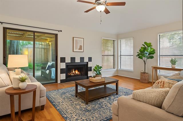 Primary Photo - 10204 Oak Terrace Cir