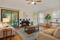Building Photo - 10204 Oak Terrace Cir