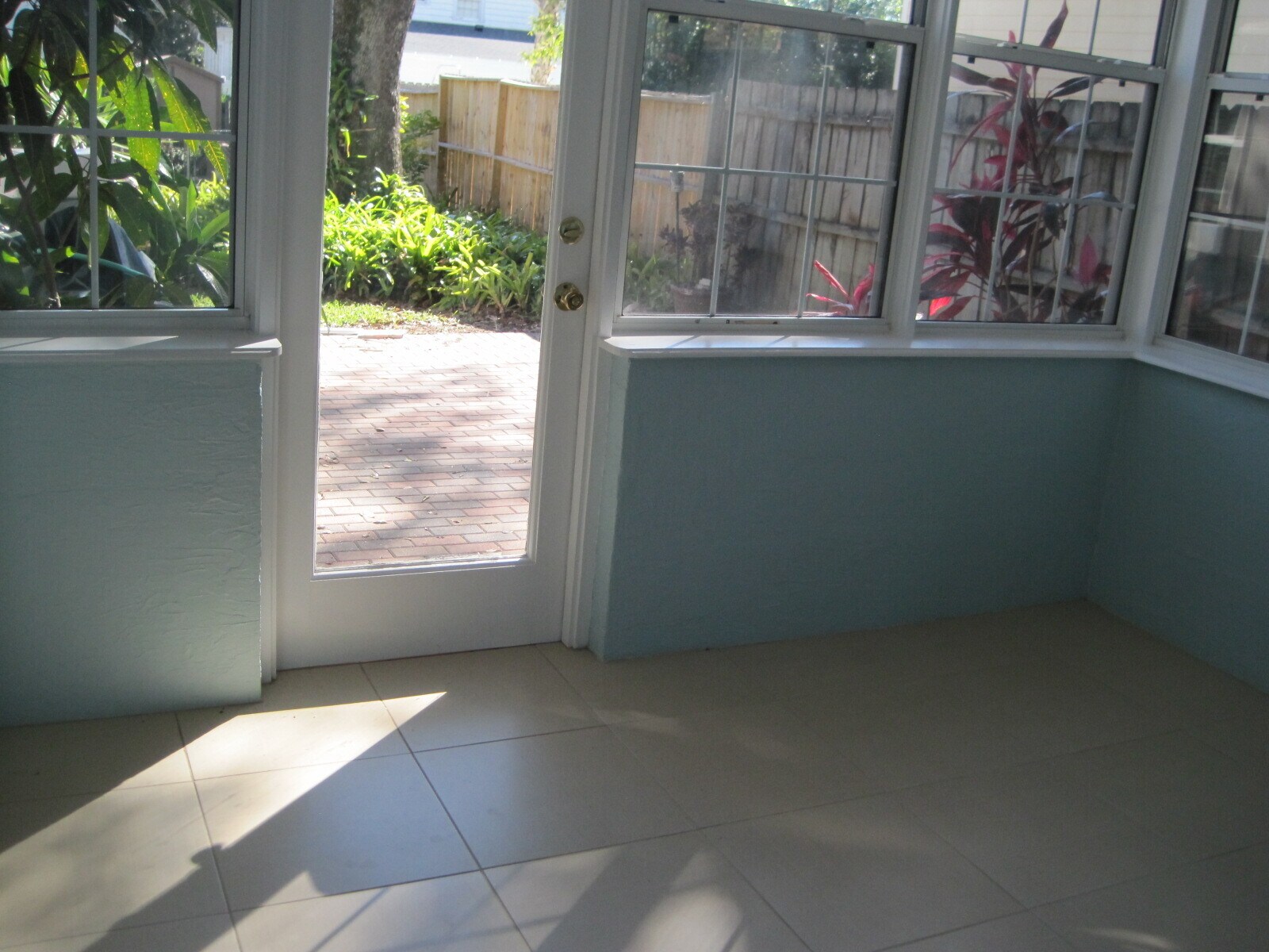 SUNROOM - 612 Stetson St