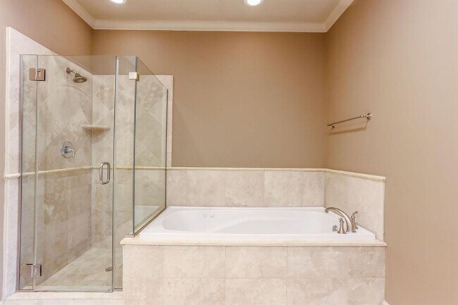 Building Photo - Stylish 3-Bedroom Home in Prime Houston Location!