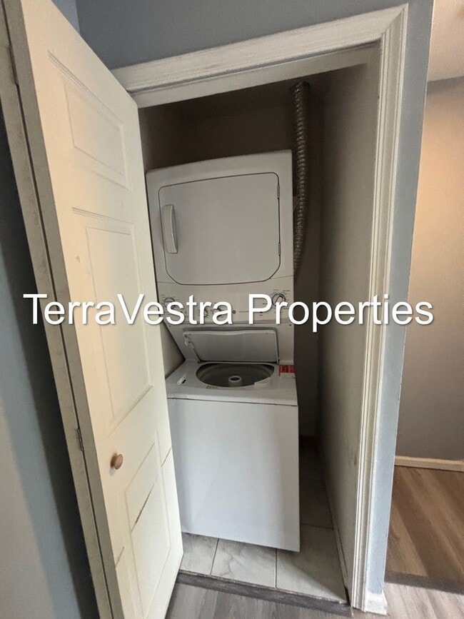 Building Photo - 3 Bed in Pine Hill! Eligible for $500 Security Deposit.