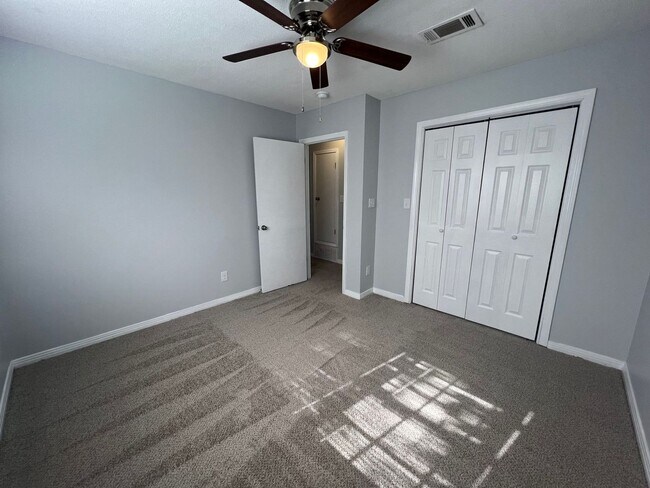 Building Photo - Pensacola - 2 Bedroom, 1 Bathroom - lawn care included