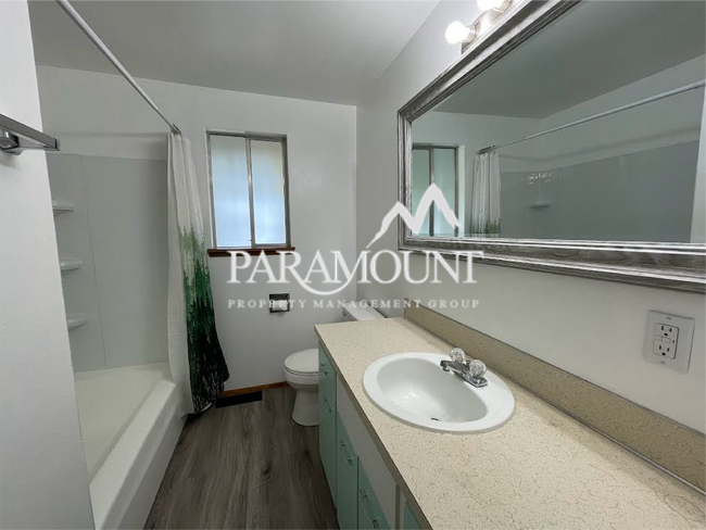 Building Photo - Tucked Away Upper 2 Bedroom Duplex in Port Orchard