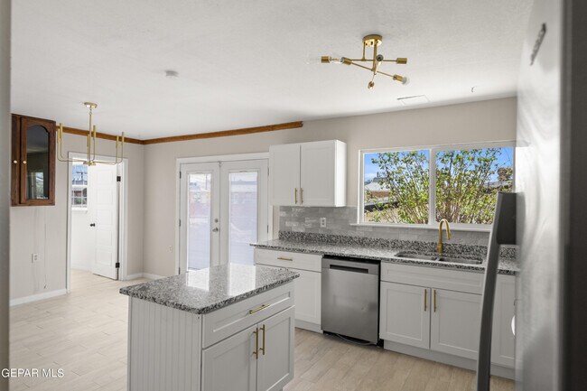 Building Photo - 4317 Larchmont Dr