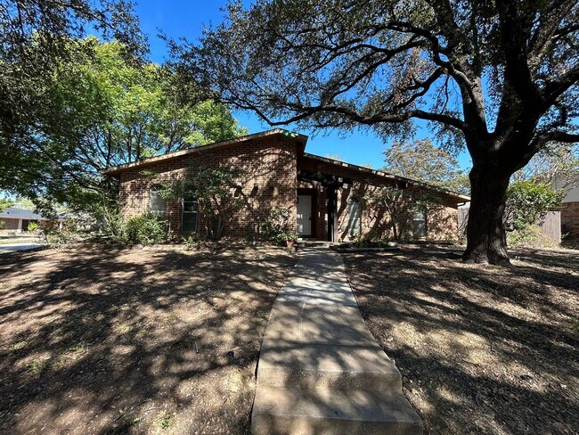 Building Photo - 1801 Haymeadow