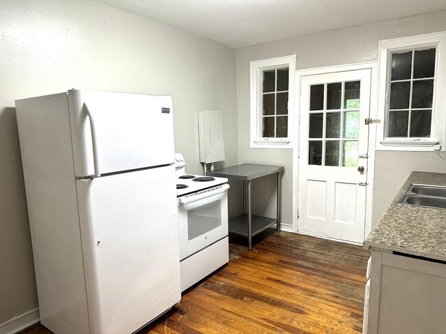 Building Photo - ONE LEVEL DUPLEX UNIT IN KINGSPORT NOW AVA...