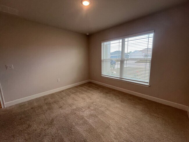 Building Photo - 2567 Averland Lp