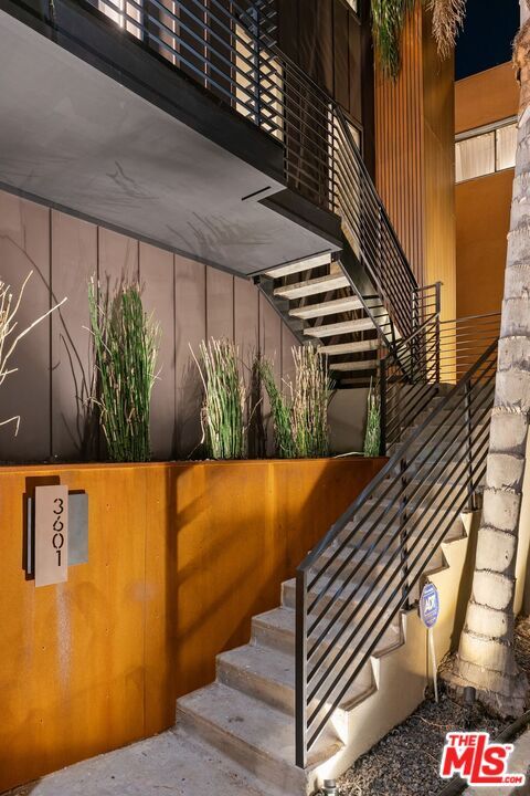 Building Photo - 3601 Dixie Canyon Ave