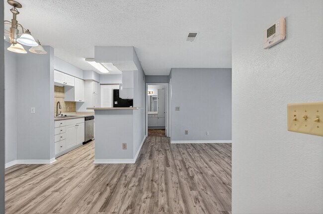 Building Photo - 10200 Belle Rive Blvd