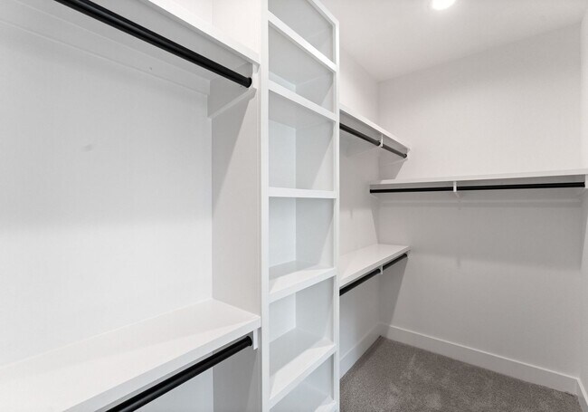 Building Photo - 2006 St Johns St