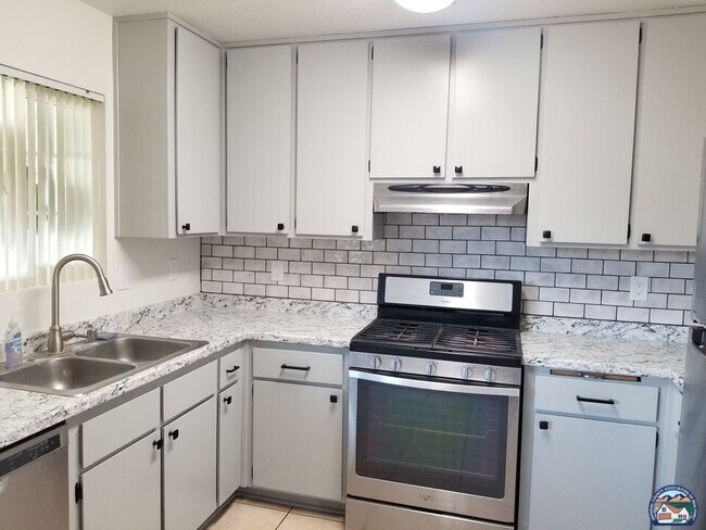 Building Photo - 417 Conestoga Ln