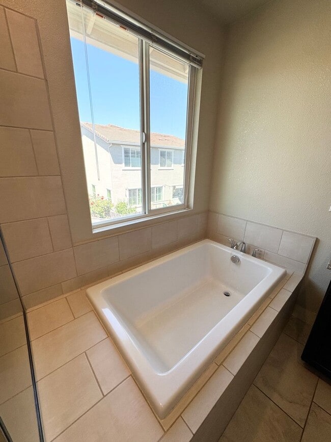 Building Photo - Resort-Style Living in Natomas Meadows | 4BD + Clubhouse & Pools SEE VIDEO