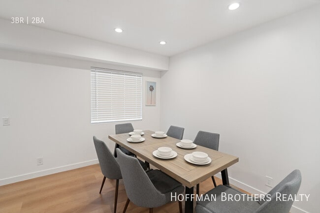 Building Photo - 7441 Hazeltine Ave