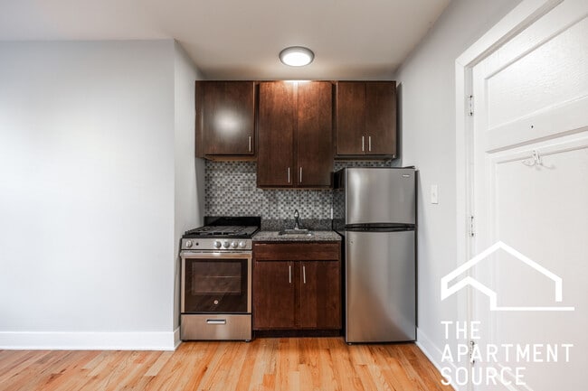 Building Photo - 4546 N Damen Ave