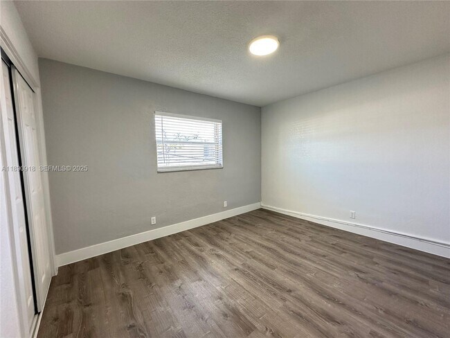 Building Photo - 3660 NE 11th Ave