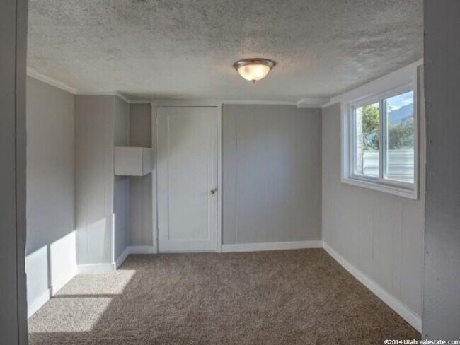 Building Photo - 705 500 N