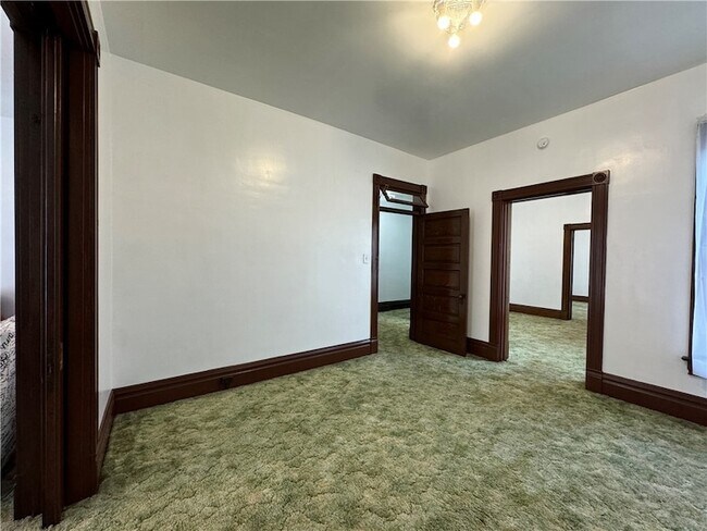 Building Photo - 407 Fallowfield Ave