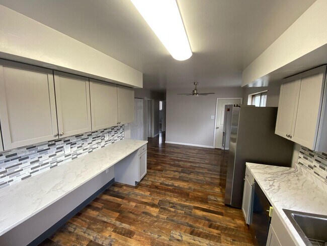 Building Photo - Renovated 3 Bed Single Family Ranch Home o...