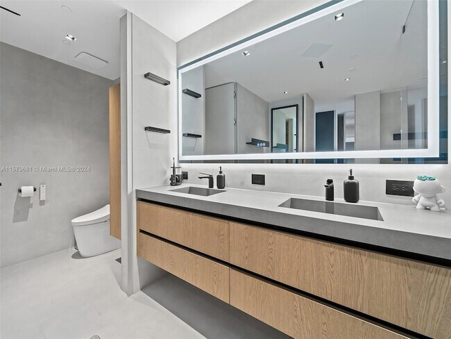 Building Photo - 3101 S Ocean Dr