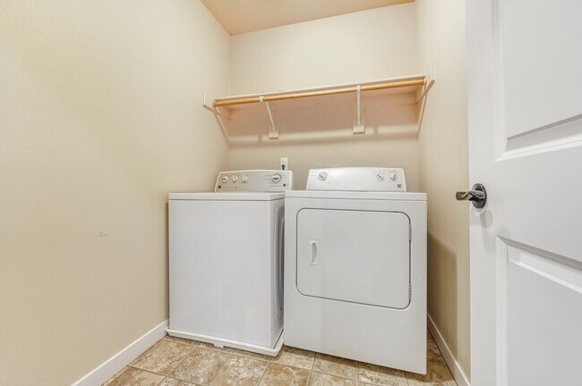 Building Photo - 590 SW 199th Ave