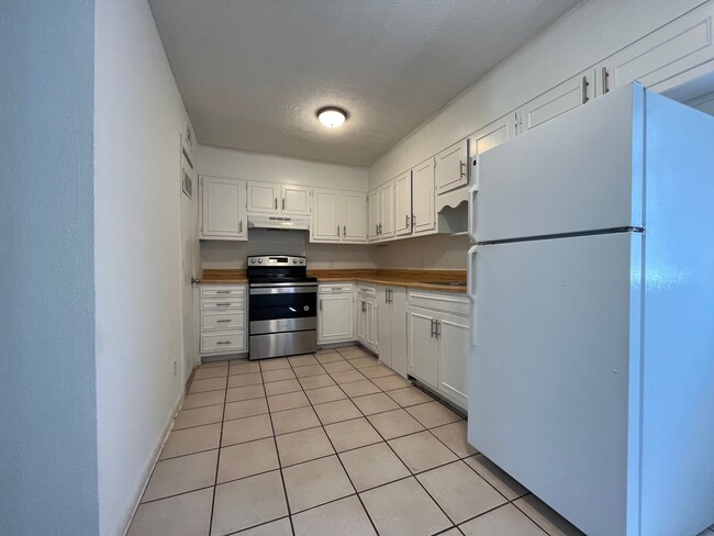 Building Photo - OPEN HOUSE: Spacious 2bd/1ba Across from Buford High School!