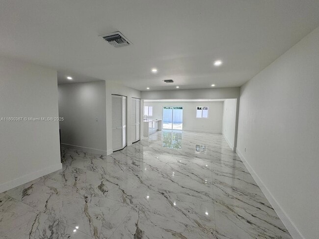 Building Photo - 11000 SW 47th Terrace
