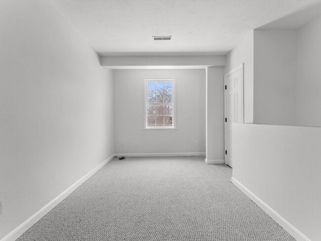 Building Photo - 28 Crestview Dr