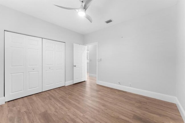 Building Photo - 6689 NW 70th Pl
