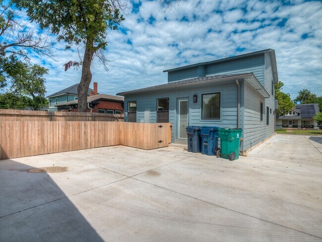 Building Photo - 2114 NW 20th St