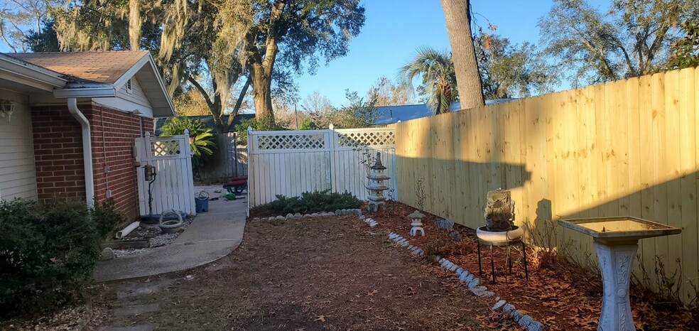 Back yard new fencing - 2620 Moody Ave