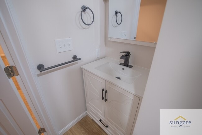 Building Photo - 1911 Eastern Ave