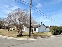 Building Photo - 1504 Parkview Ln