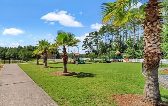 Building Photo - 4 Bed/2.5 Bath in Richmond Hill!