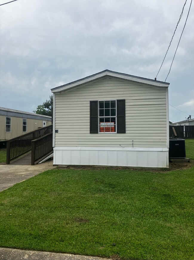Building Photo - 200 Raider Ln