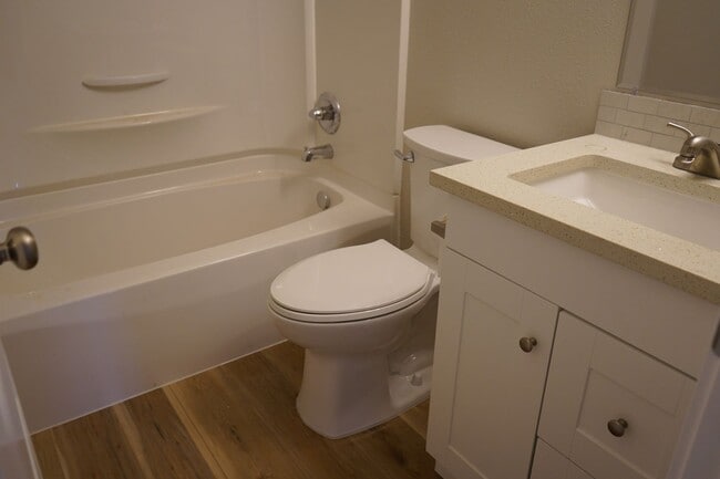 Building Photo - 1410 E 30th St