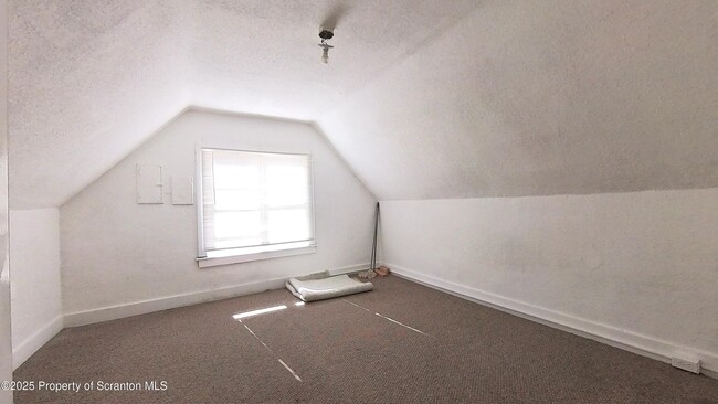 Building Photo - 447 Orchard St