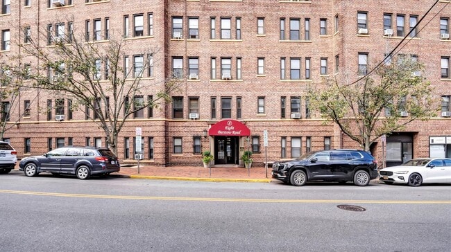 Building Photo - 8 Barstow Rd
