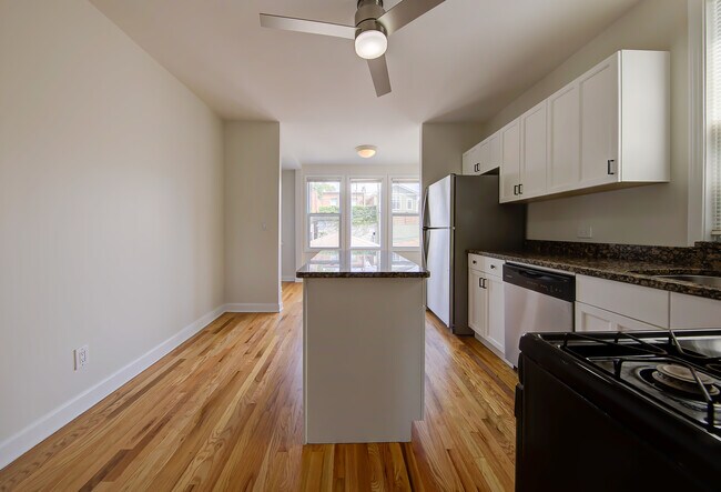 Building Photo - 2428 W Carmen Ave