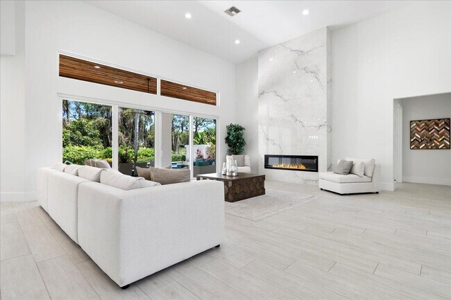 Building Photo - 2313 Golf Brook Dr