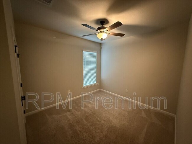 Building Photo - 39500 Ridgeland Dr