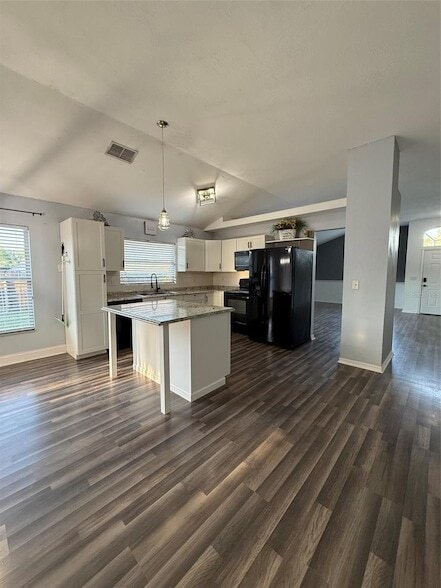 Building Photo - 5841 Dorham Pl