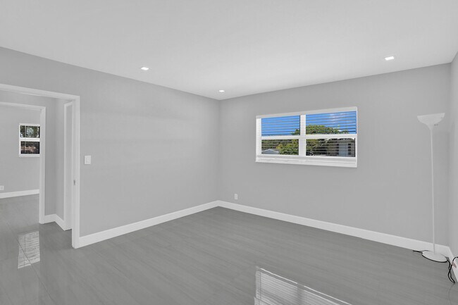 Building Photo - 2755 NE 28th Ave