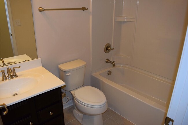 Building Photo - 2757 Silverthorn Dr