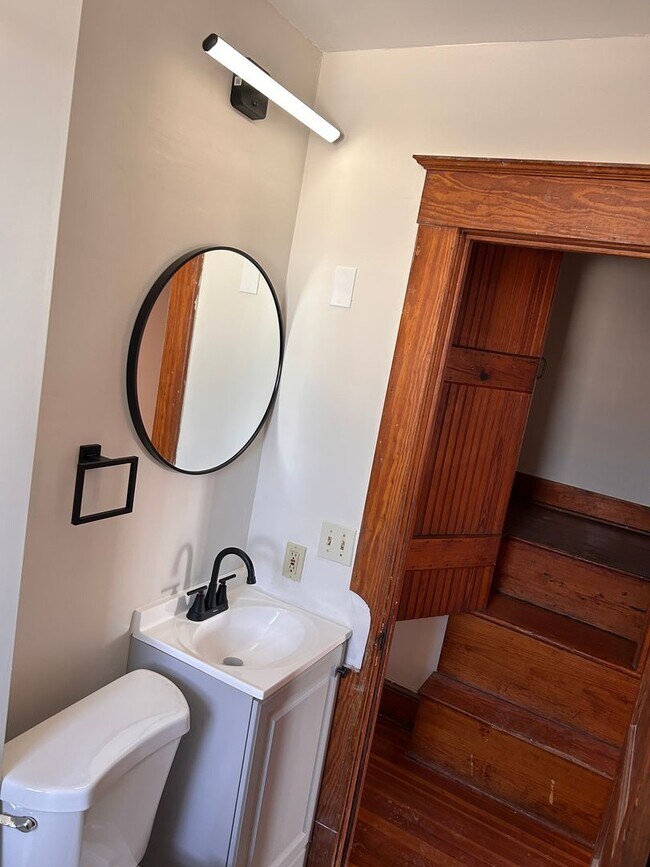 Building Photo - 36 Miles Ave